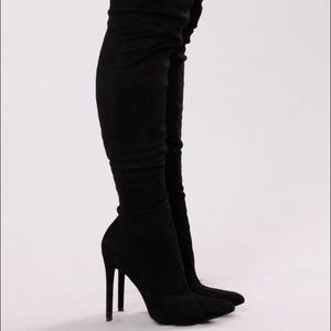 🚨 FashionNova Over The Knee Heel 🚨